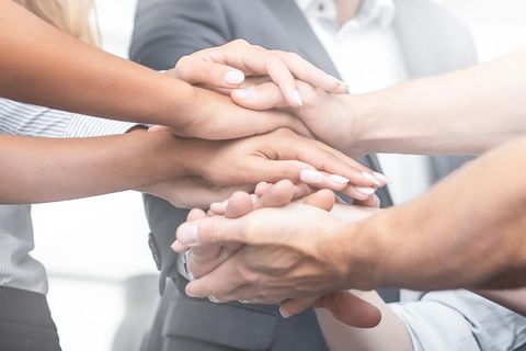 Bild von Händen als Symbol für Teamwork
